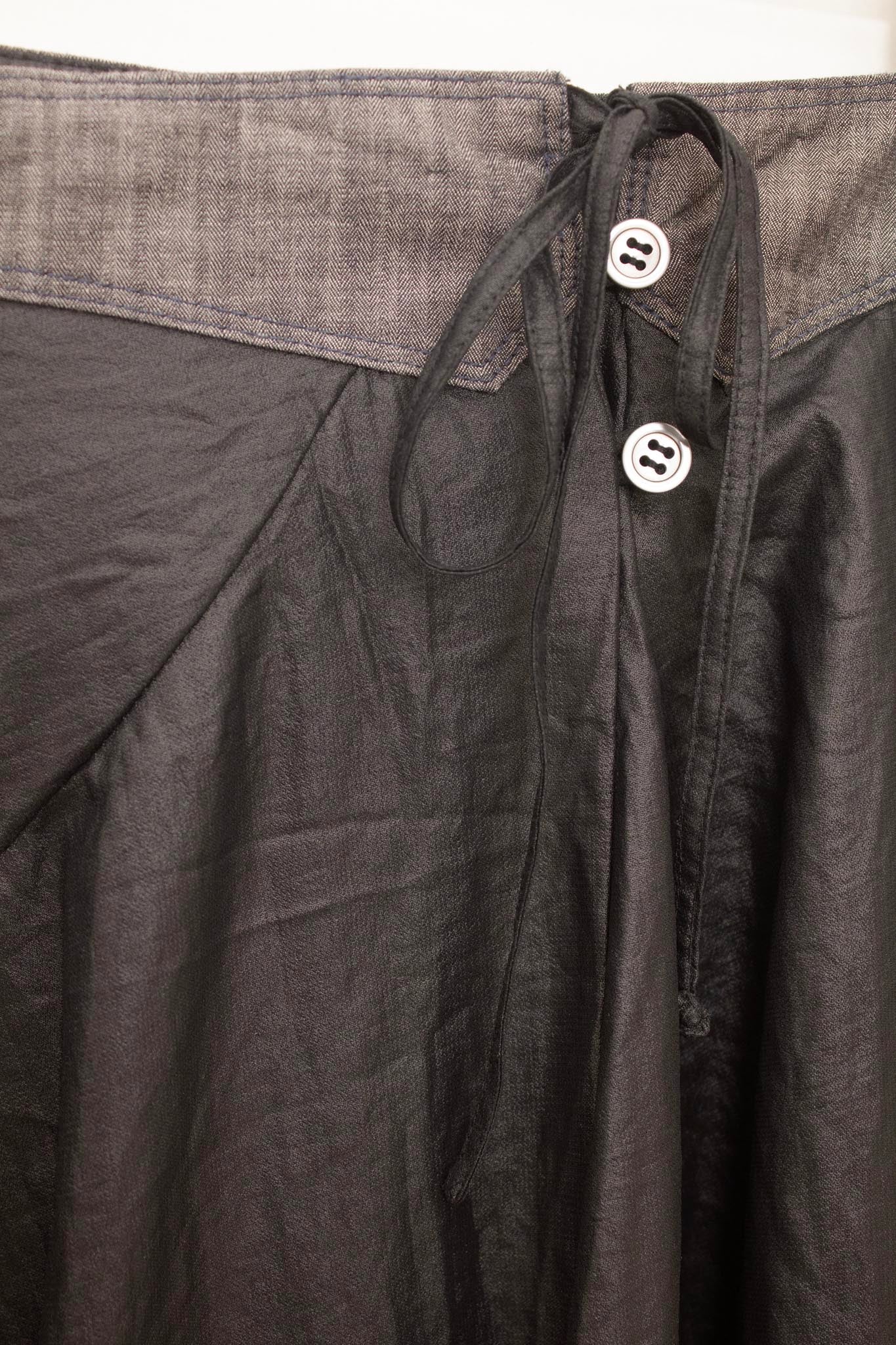 Asymmetrisch flowy Diesel rokje met strikjes-sluiting