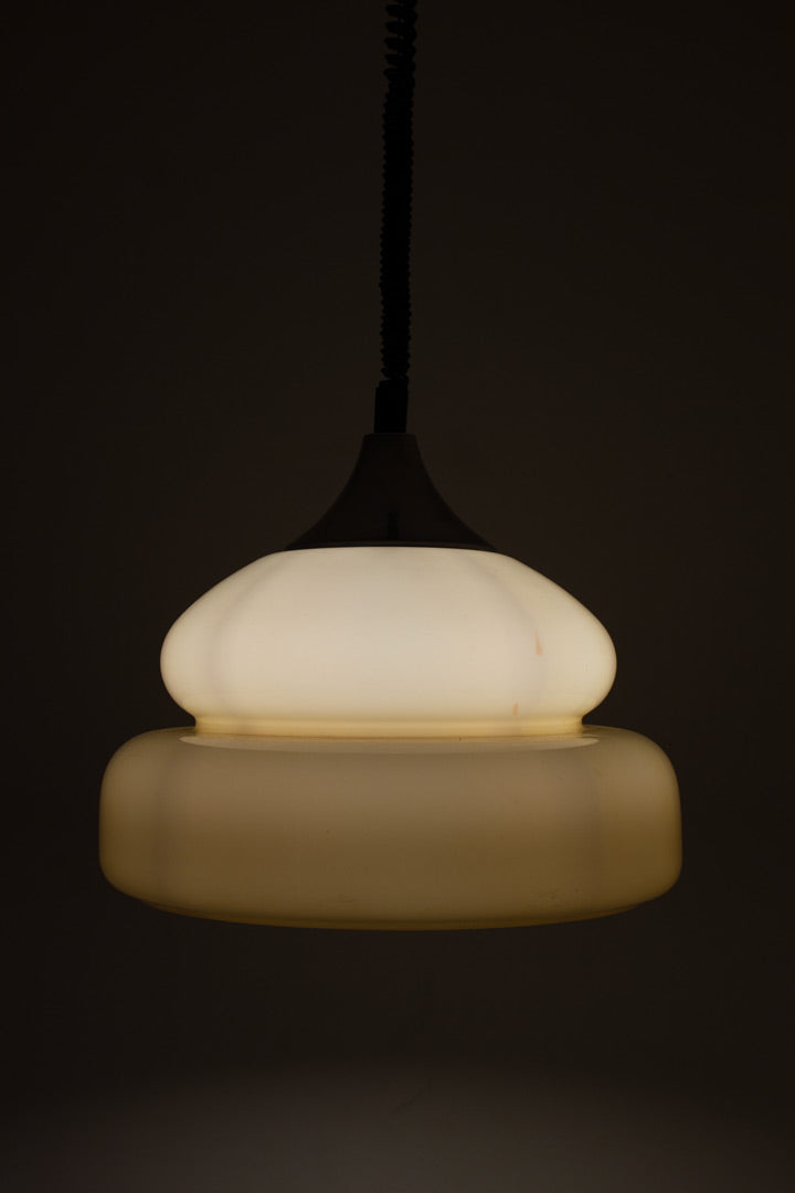 Mid-century gegolfde kunststof hanglamp