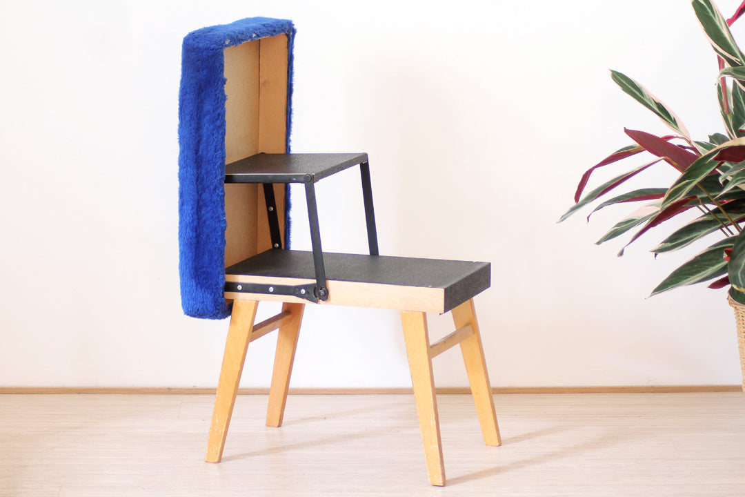 Blauw harig vintage voetenbankje / trapje