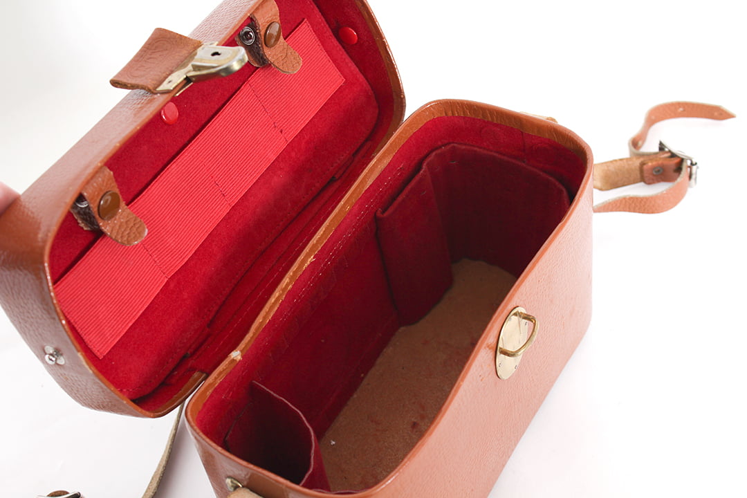 Cognac bruine vintage camerakoffer met rode voering