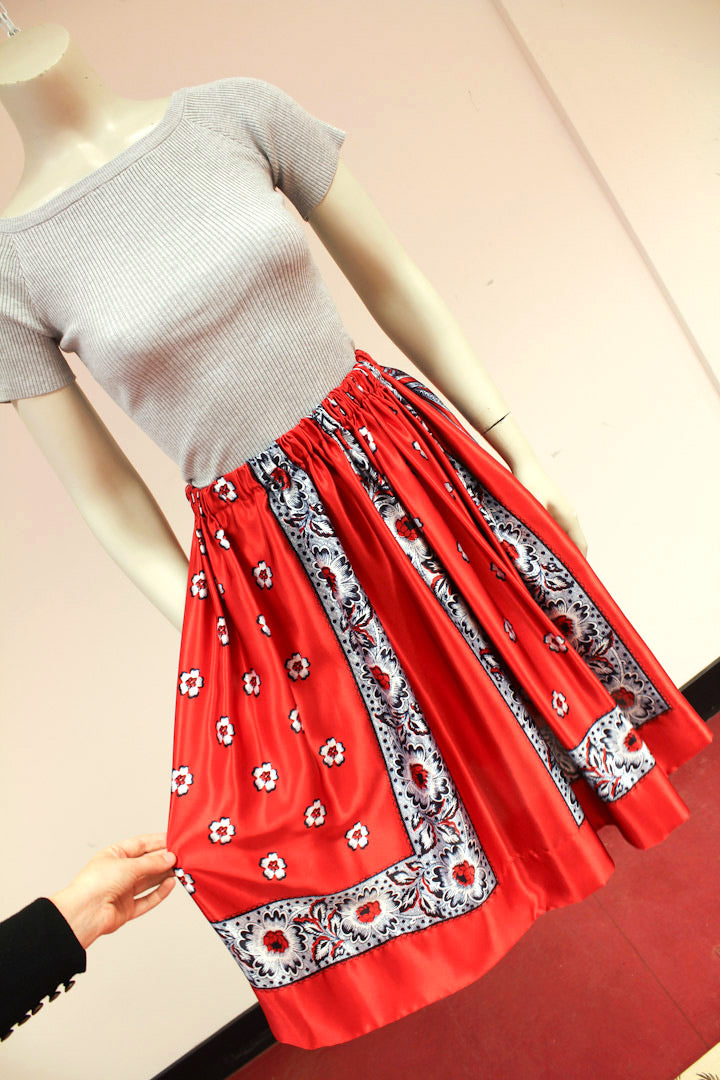 Comme des Garcons TAO rode satijnen shawl rok