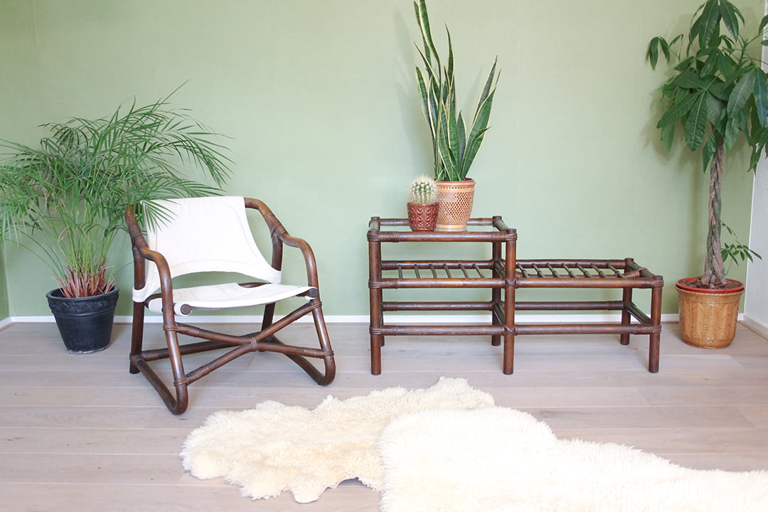Rotan stoel en bijzettafel
