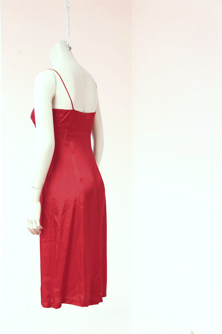 Satijnen cherry rode Dries van Noten jurk met knoopjes