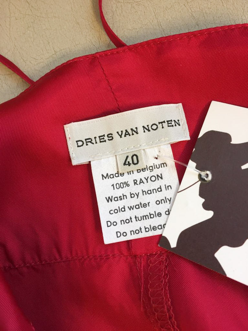 Satijnen cherry rode Dries van Noten jurk met knoopjes