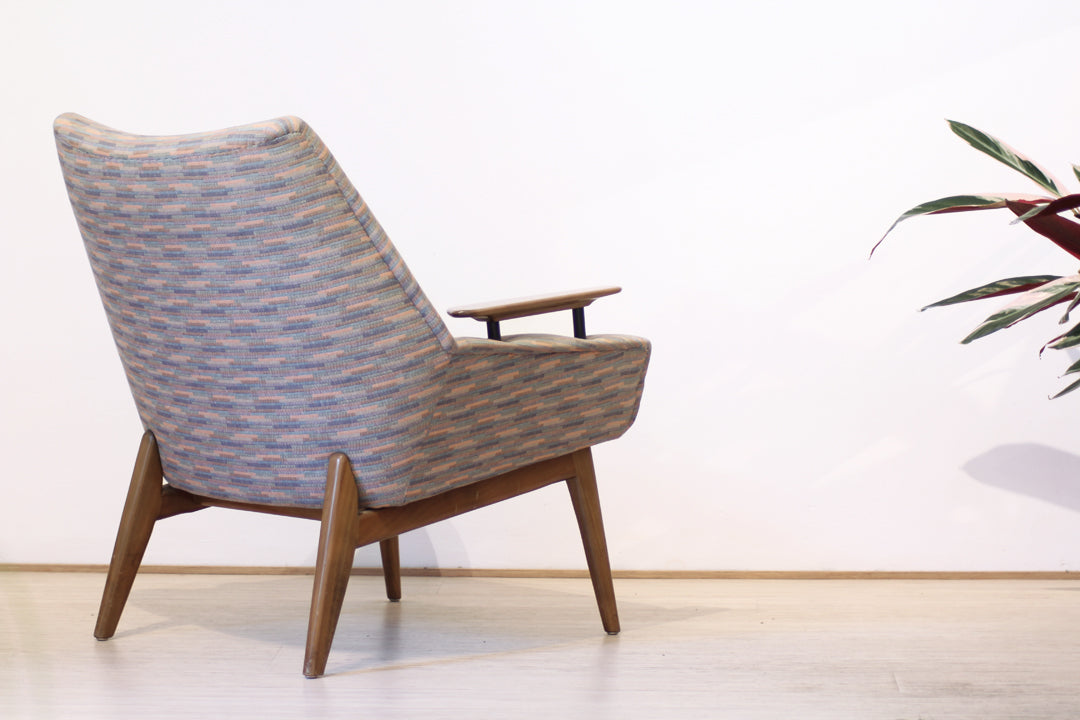 Fifties pastel-kleurige fauteuils met zwevende armleuningen