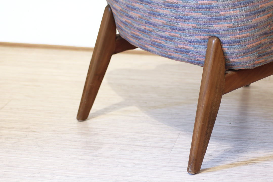 Fifties pastel-kleurige fauteuils met zwevende armleuningen