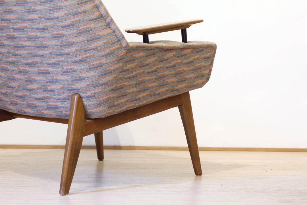 Fifties pastel-kleurige fauteuils met zwevende armleuningen