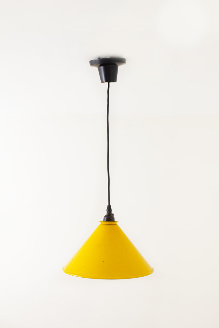 Vintage gele hanglamp kegel