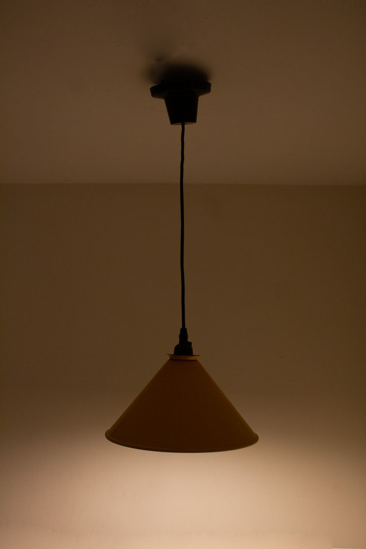 Vintage gele hanglamp kegel