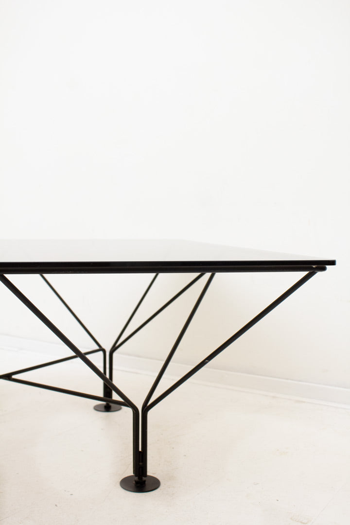 Vintage zwarte geometrische salontafel Paolo Piva-look