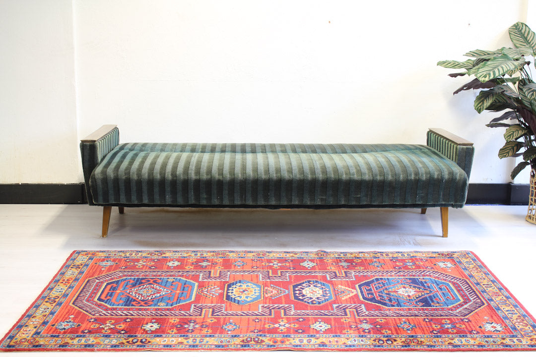 Groene Deense slaapbank velours / sofabed jaren 60