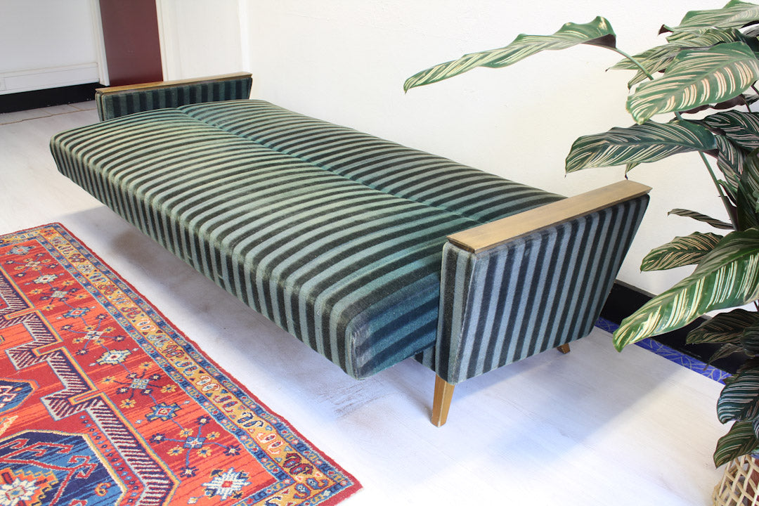 Groene Deense slaapbank velours / sofabed jaren 60