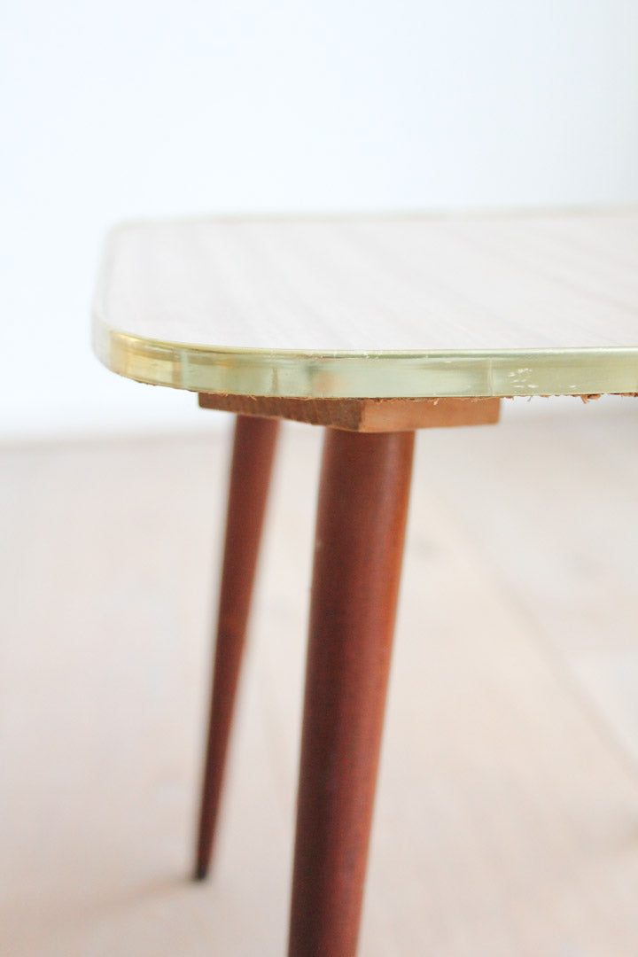 Houten plantentafeltje met formica fineer