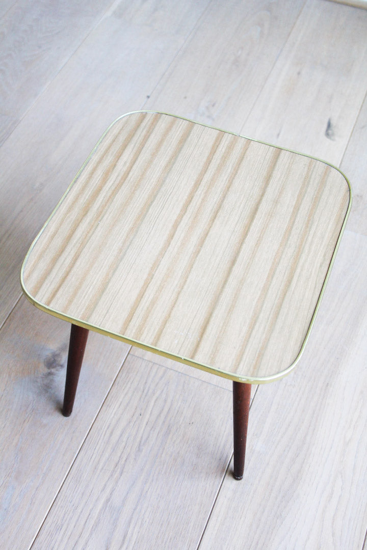 Houten plantentafeltje met formica fineer