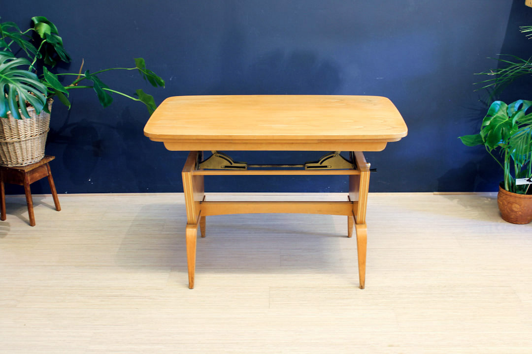 In hoogte verstelbare tafel
