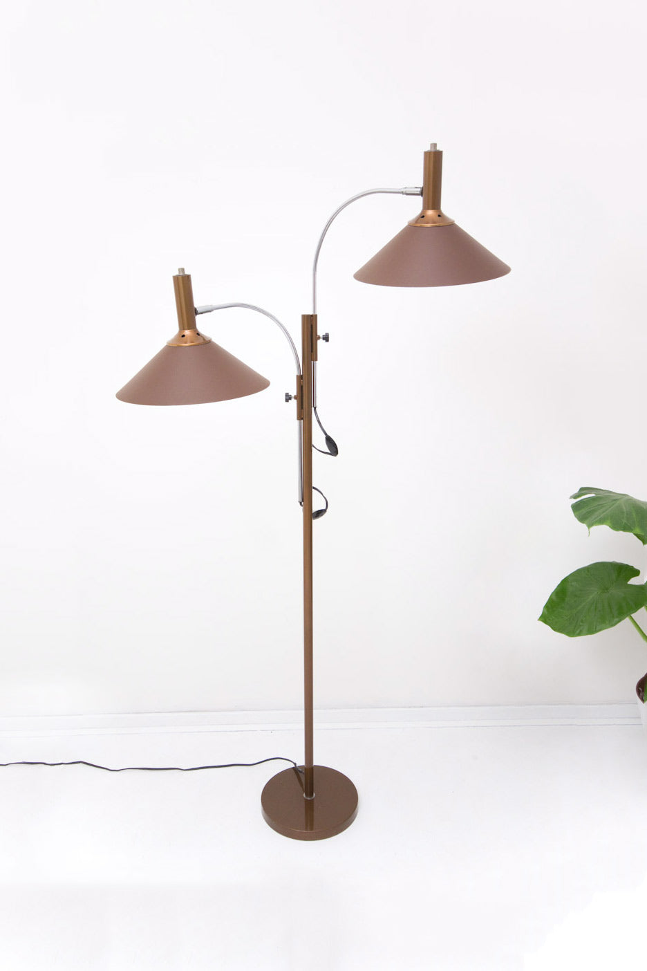 Jaren 60 bruine OMI vloerlamp Sölken Leuchten