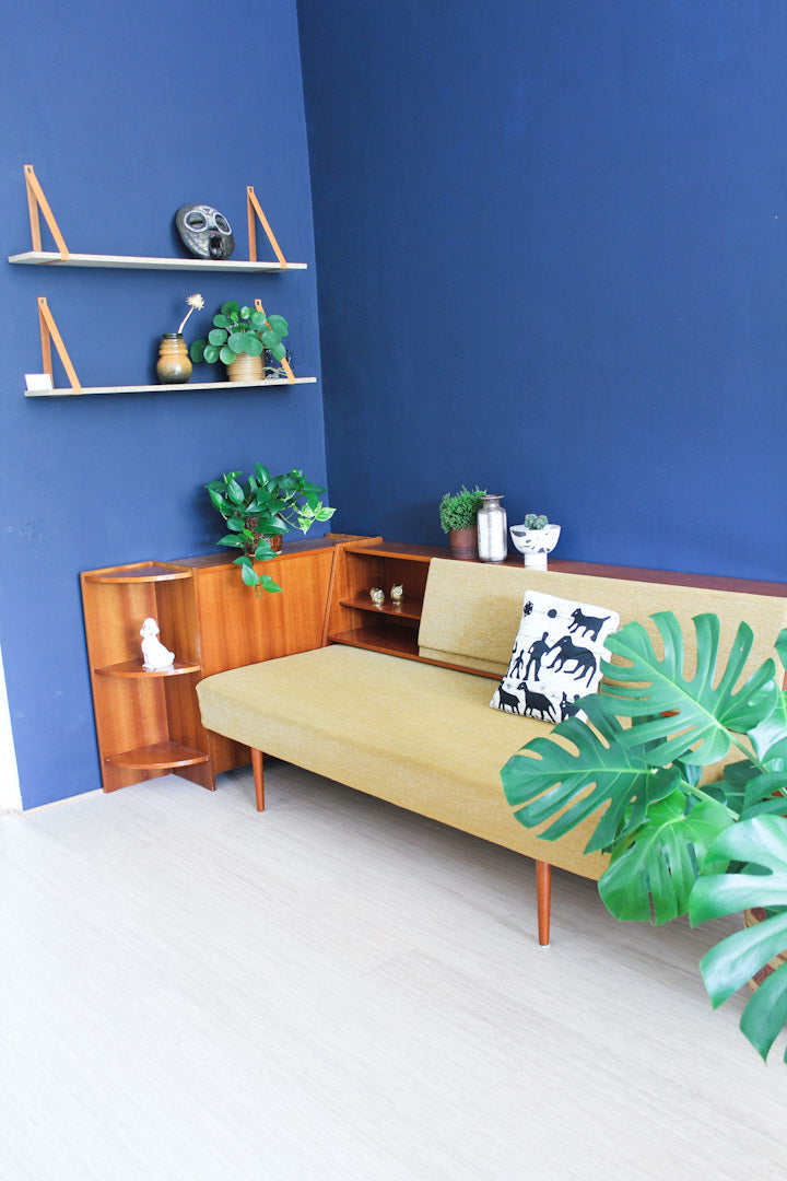 Jaren 60 vintage okergele bank / slaapbank / meubel
