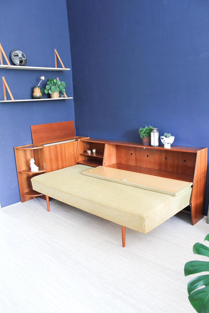 Jaren 60 vintage okergele bank / slaapbank / meubel