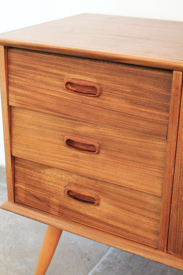 Jaren 60 deens design wandkastje / ladekastje teak