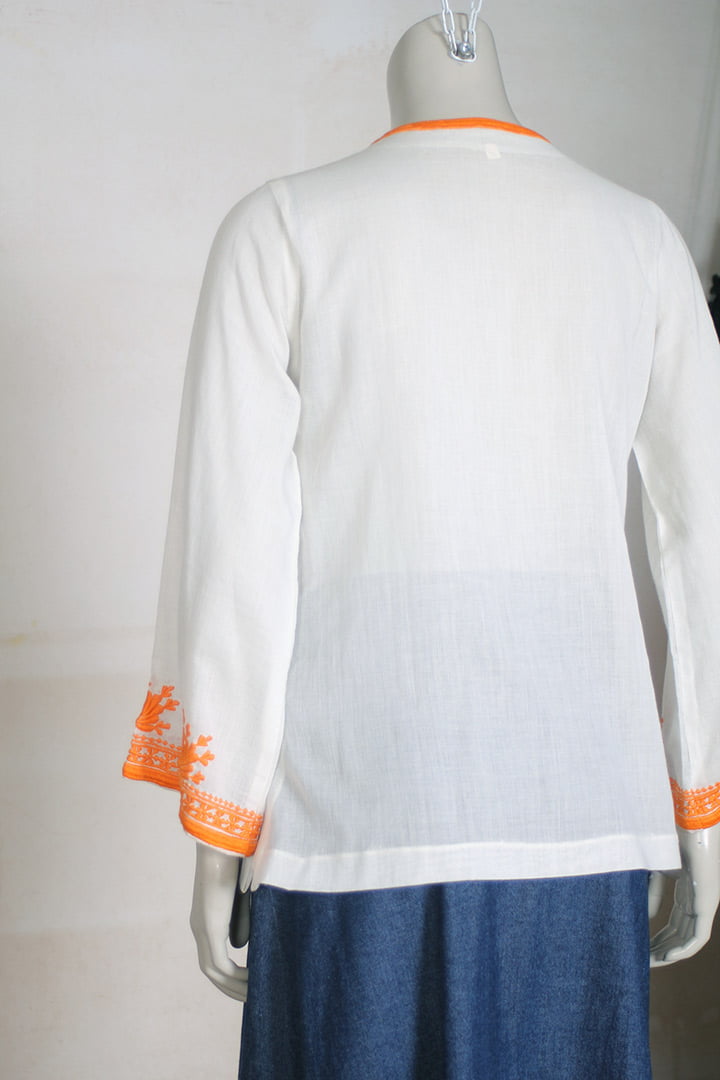 Geborduurde jaren 70 blouse