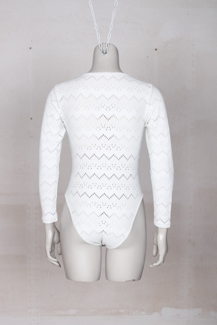 Witte opengewerkte body met lange mouwen