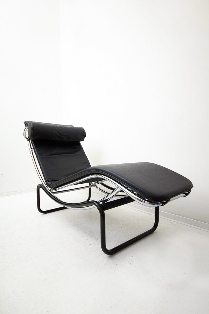  vintage zwarte ligstoel “Le Corbusier” LC4-look