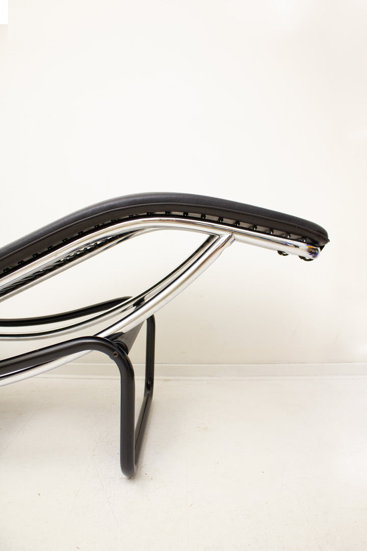  vintage zwarte ligstoel “Le Corbusier” LC4-look