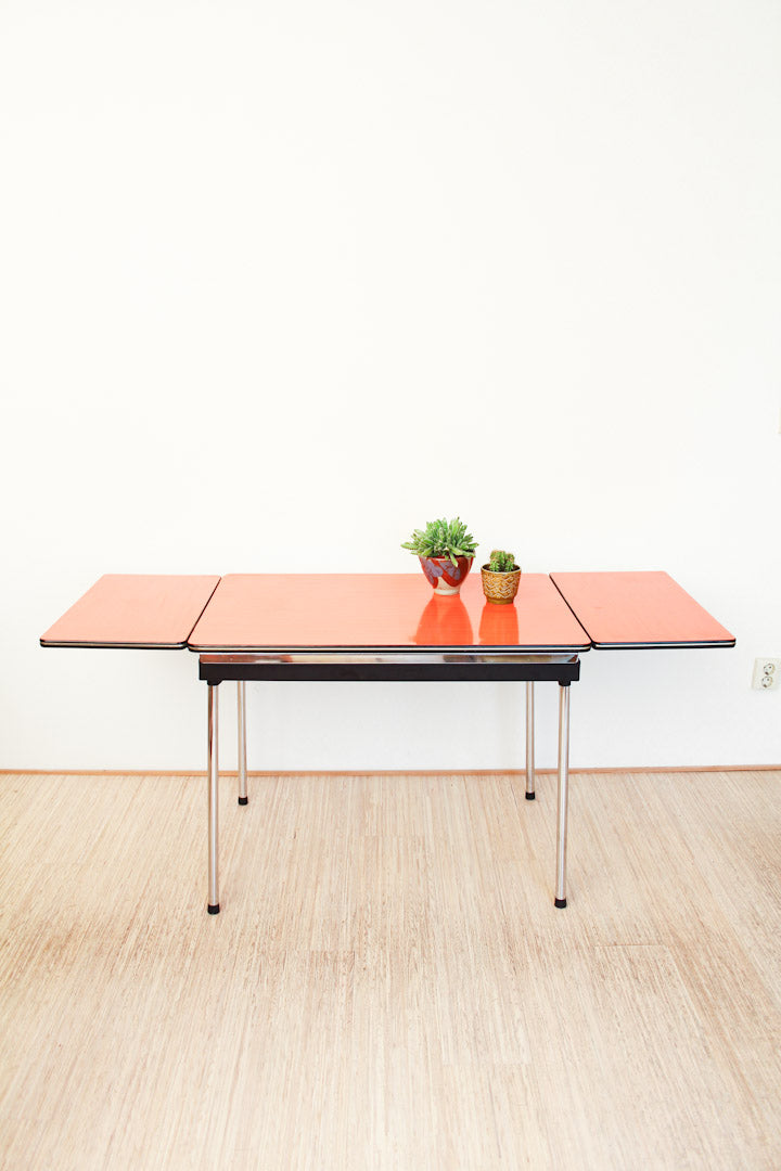 Oranje uitschuifbare portable formica tafel