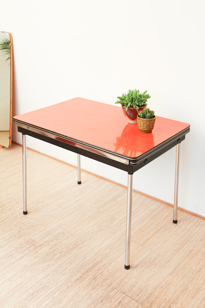Oranje uitschuifbare portable formica tafel