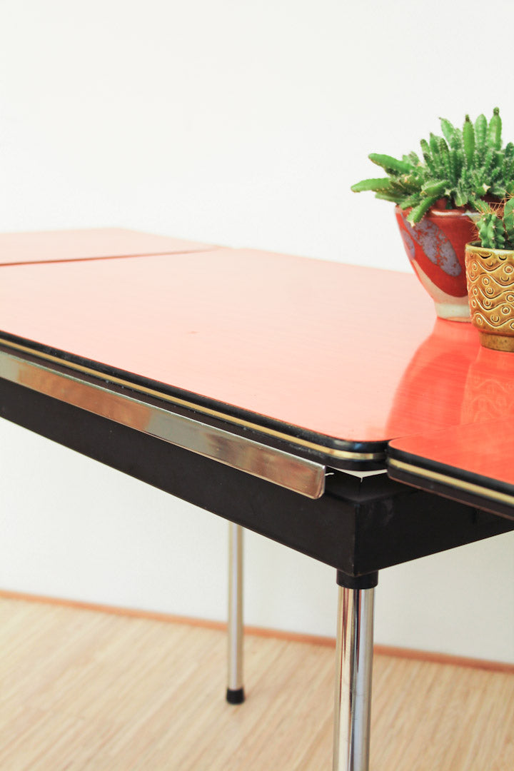 Oranje uitschuifbare portable formica tafel