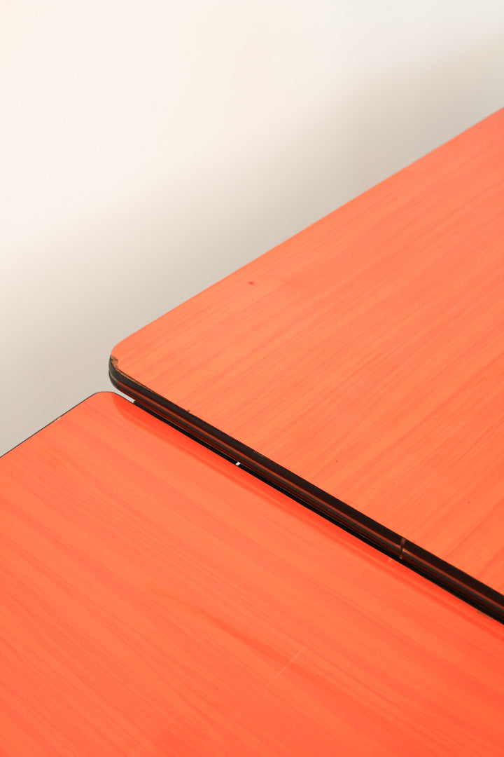 Oranje uitschuifbare portable formica tafel