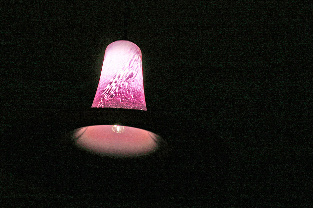 Vintage paarse heksenhoed lamp