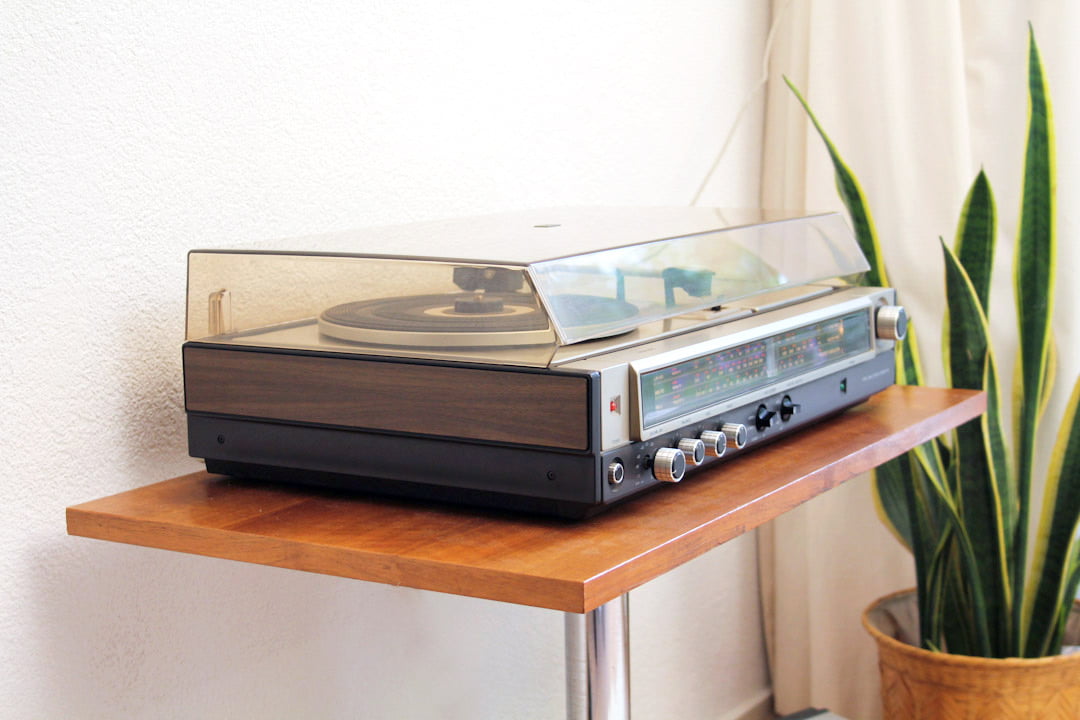 Philips 870 vintage radio + platenspeler + speakers