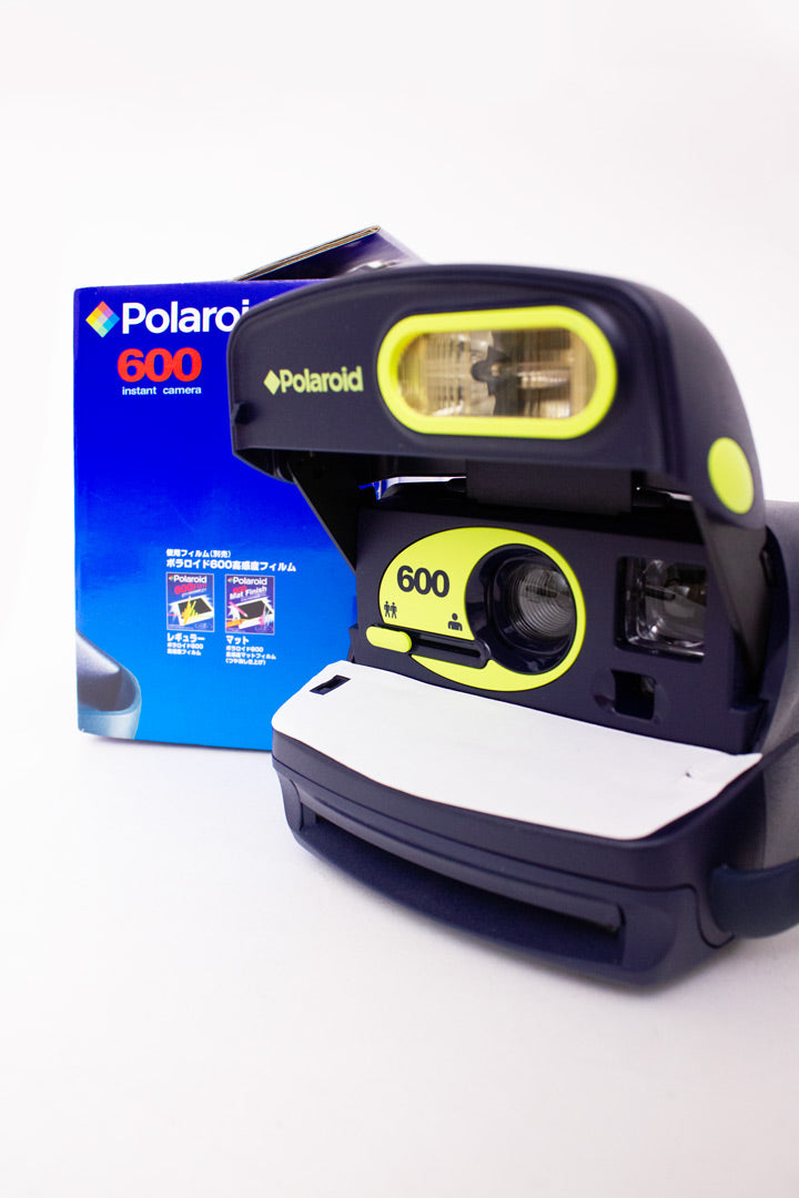 Polaroid 600 instant camera in limoen groen