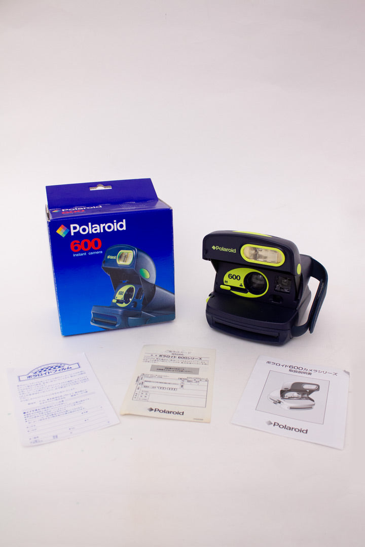 Polaroid 600 instant camera in limoen groen