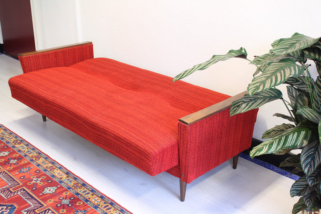 Rode vintage sofabed jaren 60