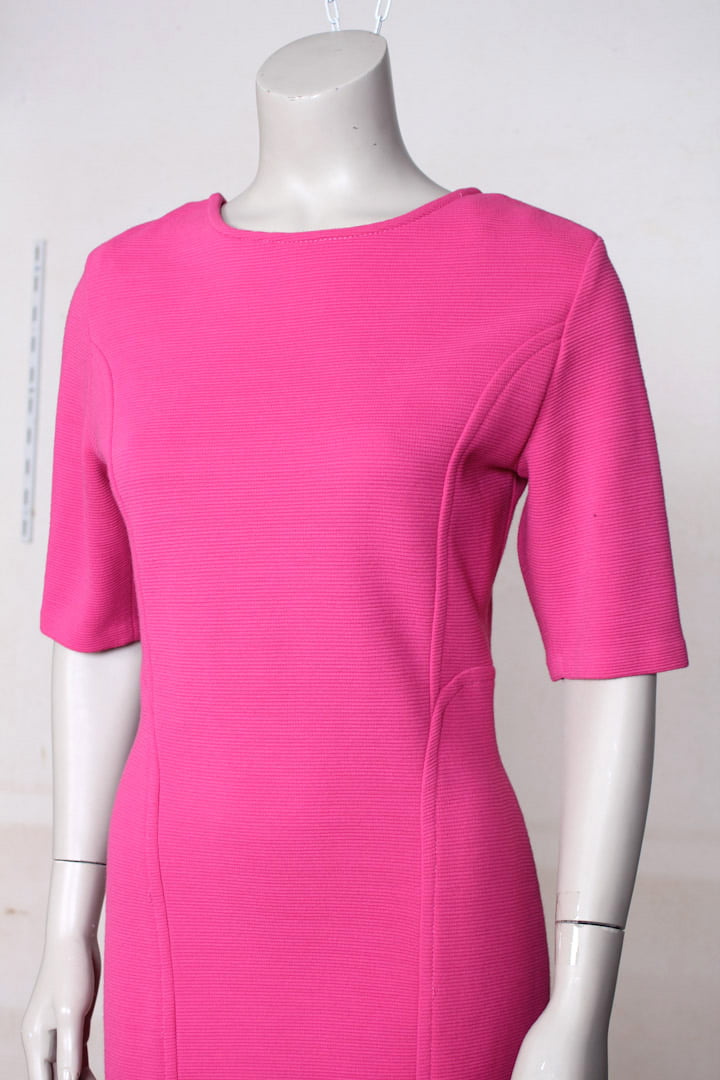 Roze jurk met gevlochten rug