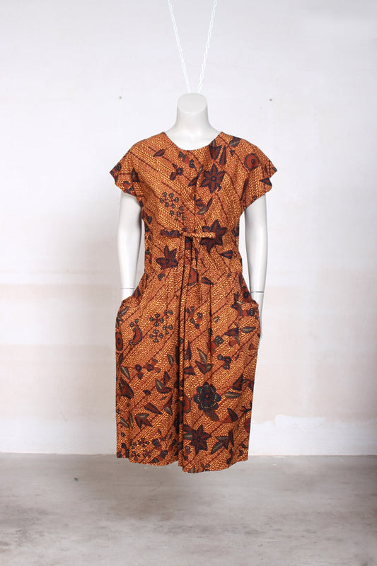 bruine batik jurk