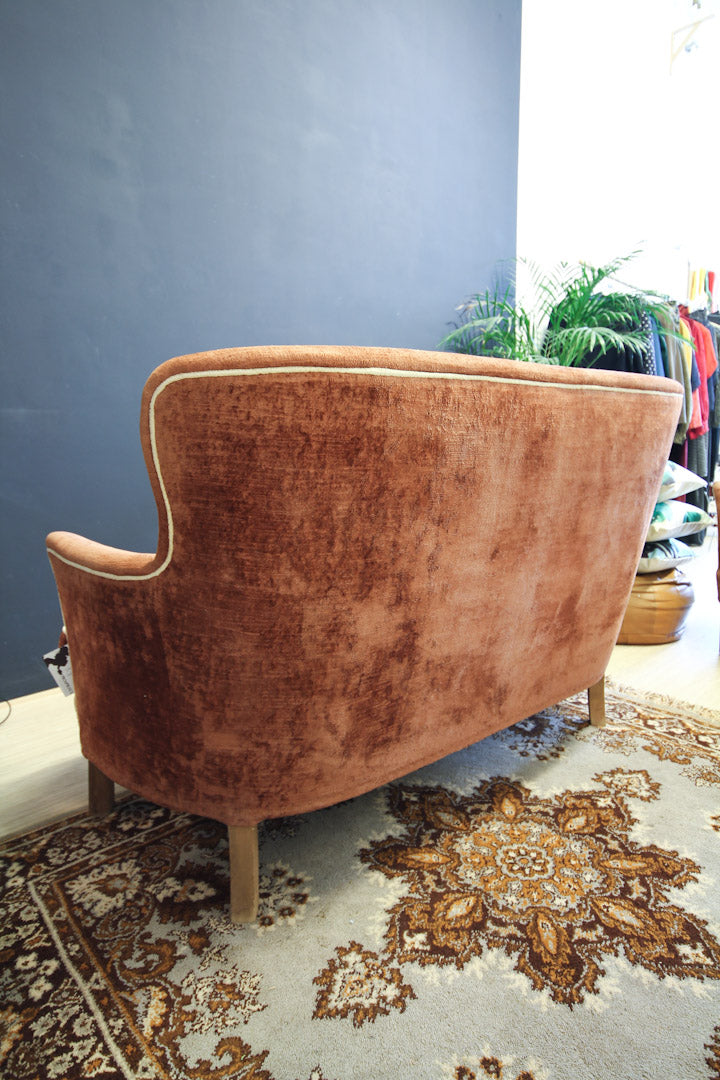 Vintage oudroze / bloedoranje bank en fauteuil met witte bies