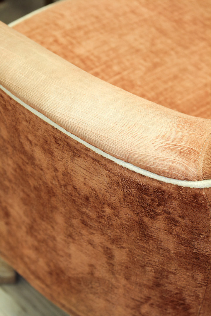 Vintage oudroze / bloedoranje bank en fauteuil met witte bies