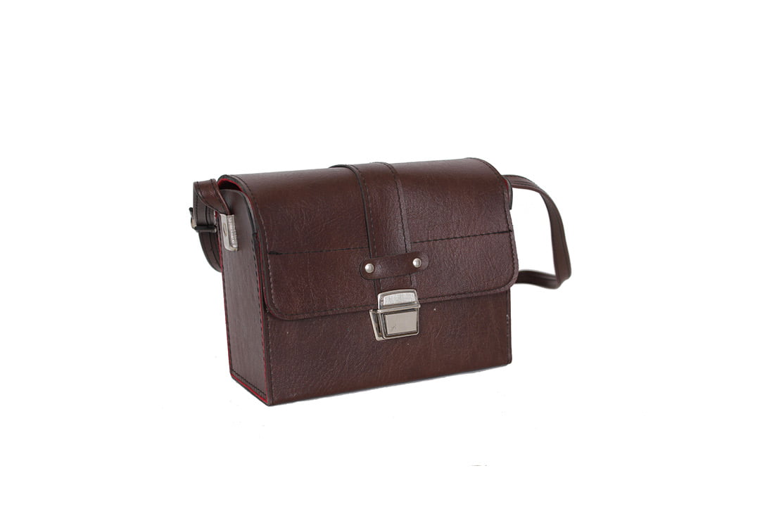 Bruine kleine seventies cameratas