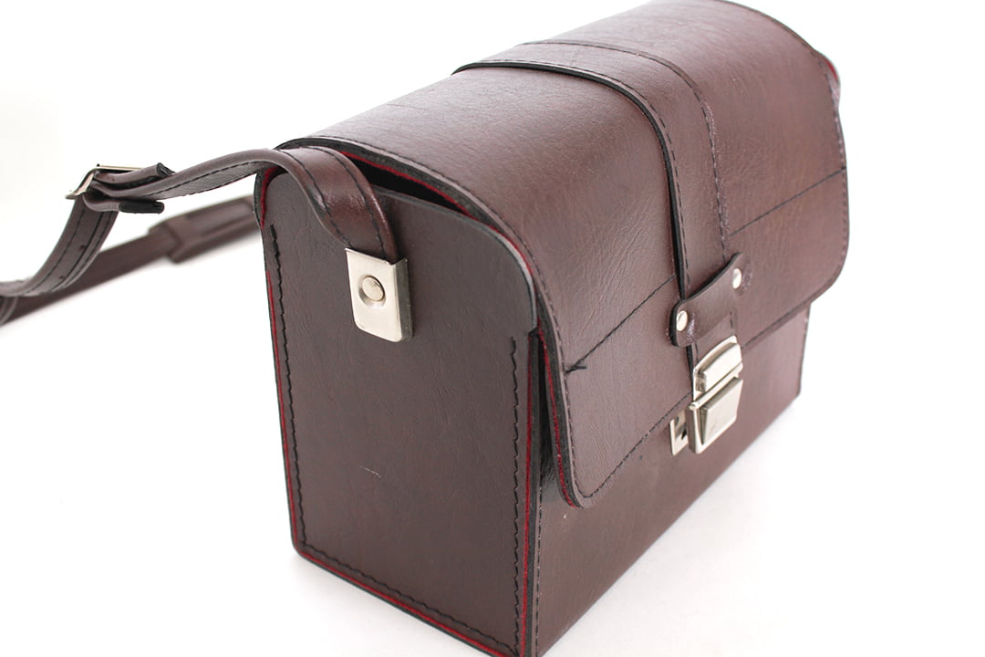 Bruine kleine seventies cameratas
