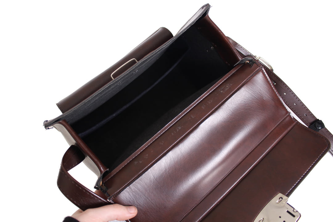 Bruine vintage cameratas met voorvakje