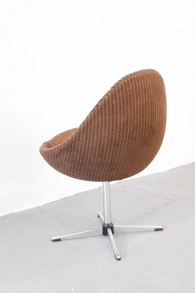 Vintage jaren 70 ei stoel van bruin ribstof