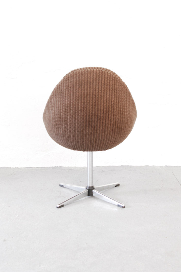 Vintage jaren 70 ei stoel van bruin ribstof