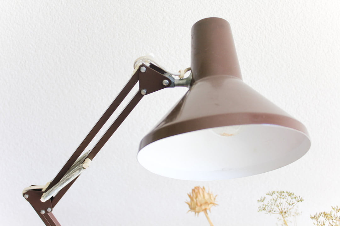 Bruine vintage scharnierlamp / bureaulamp