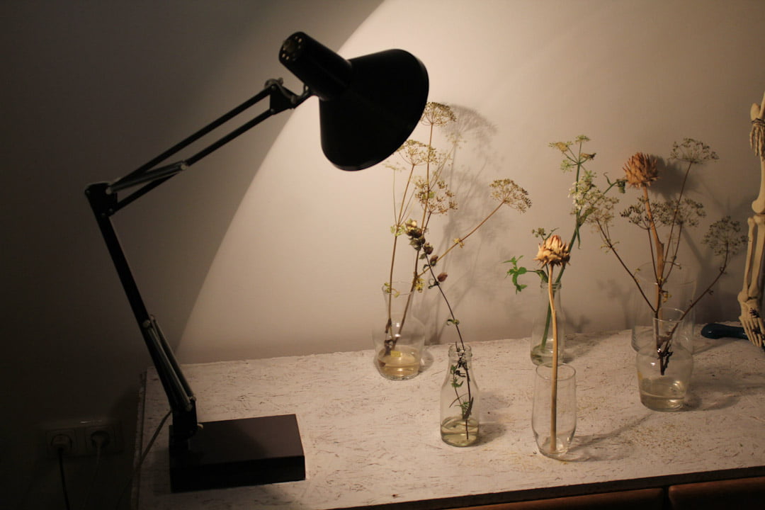 Bruine vintage scharnierlamp / bureaulamp