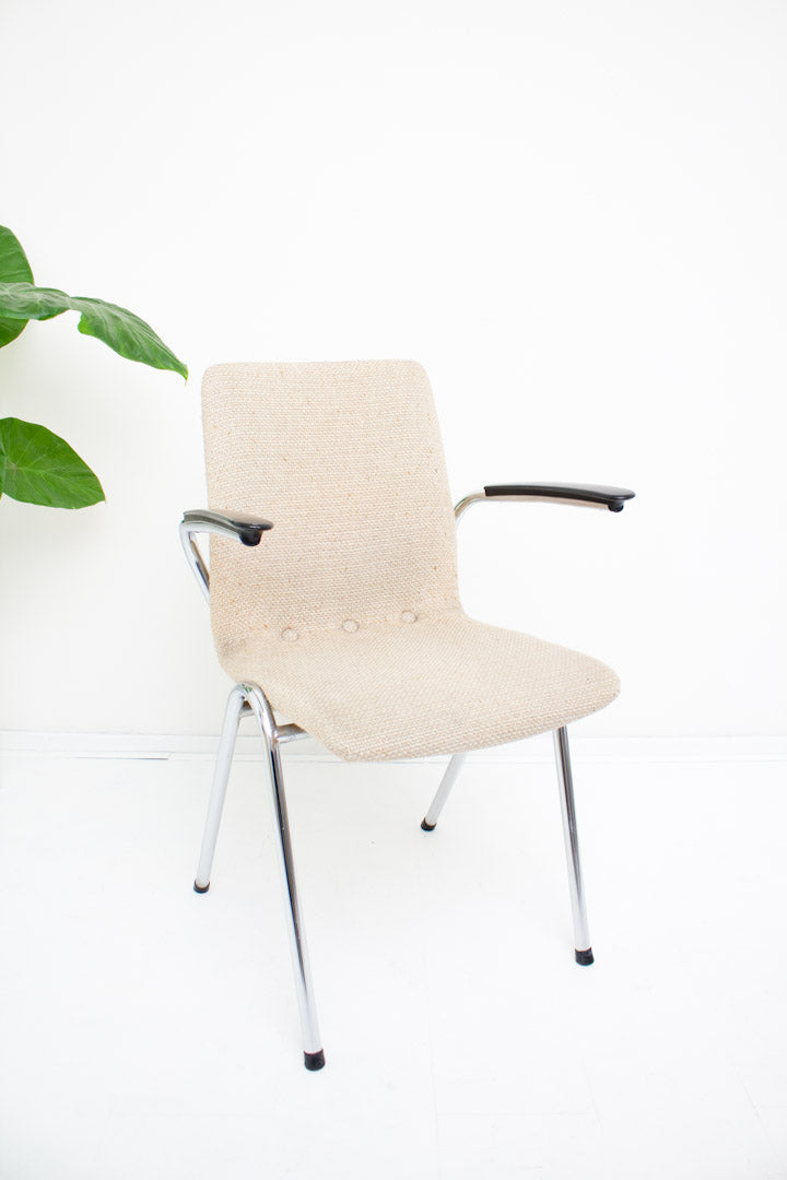Vintage buizenframe stoel met creme bekleding en armleuningen Gispen-stijl
