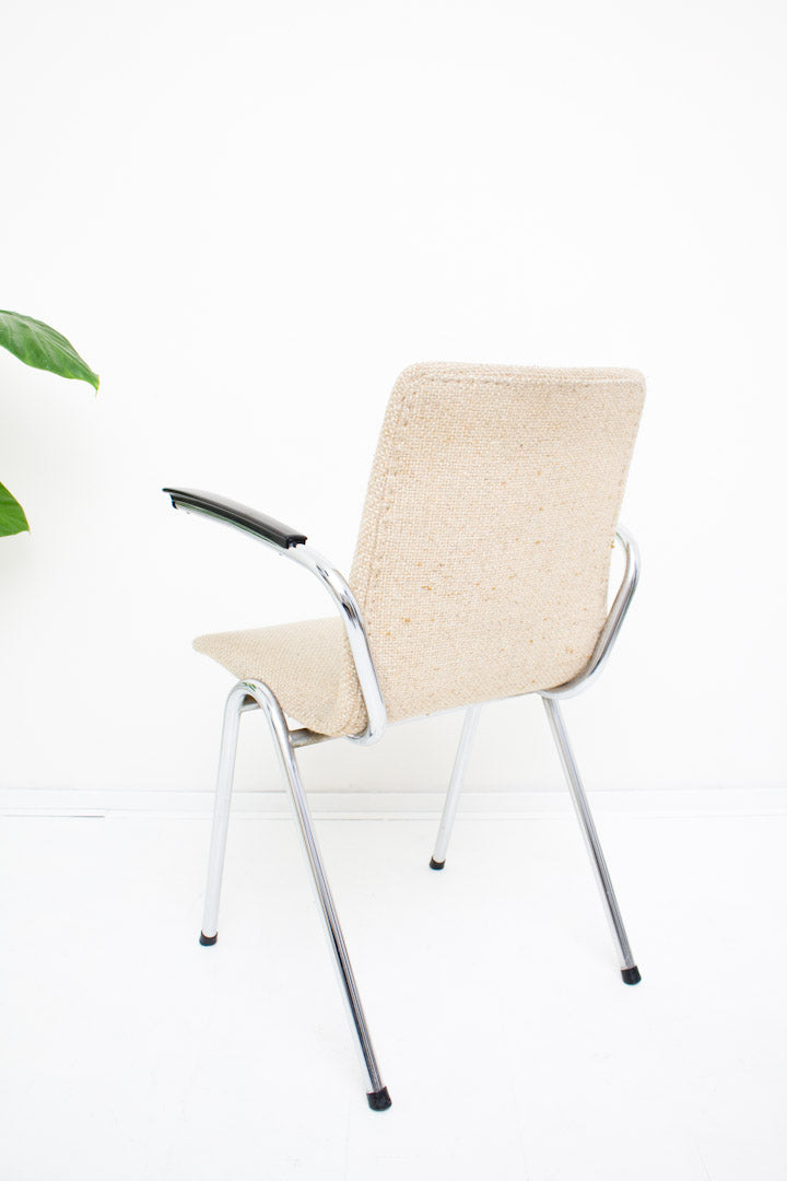 Vintage buizenframe stoel met creme bekleding en armleuningen Gispen-stijl
