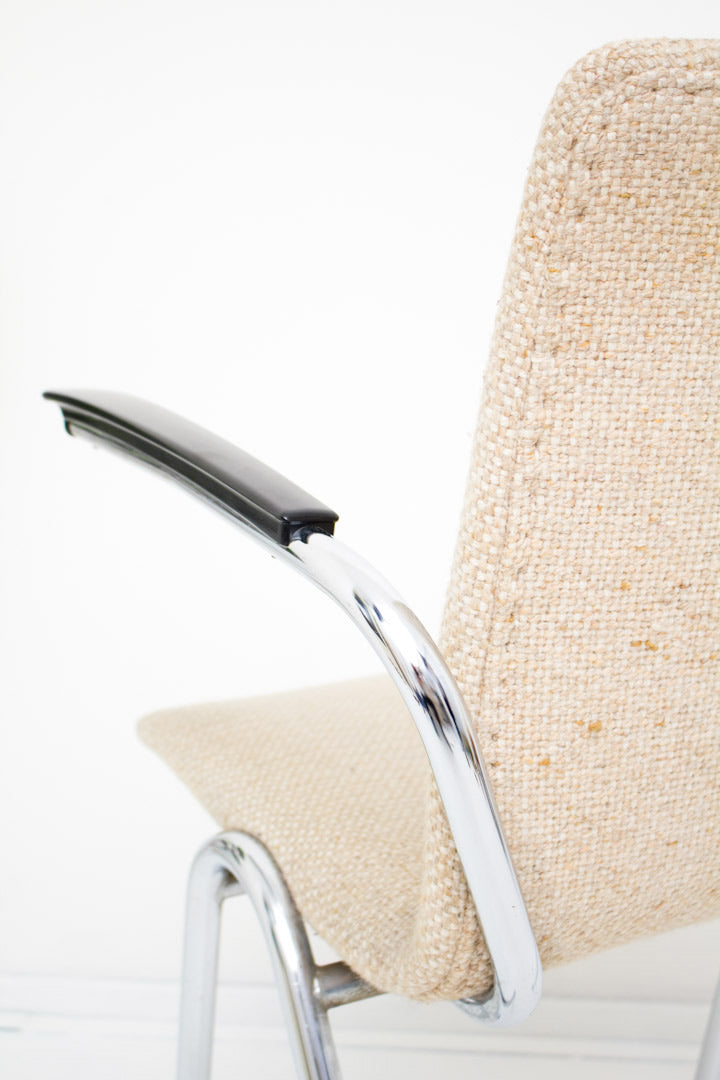 Vintage buizenframe stoel met creme bekleding en armleuningen Gispen-stijl